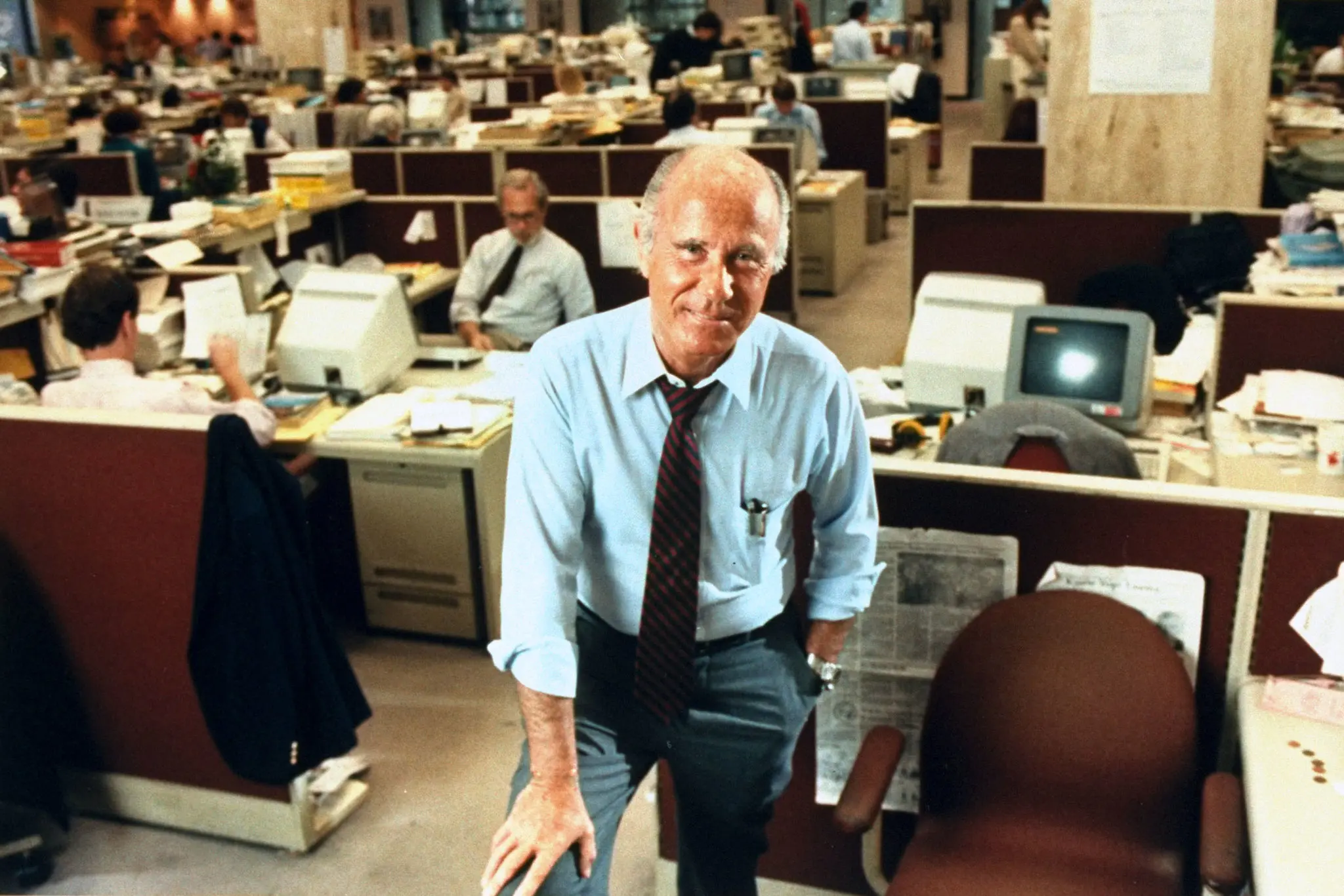 Arnaud de Borchgrave na redação do The Washington Times, onde era editor. (Crédito da fotografia: Cortesia © Copyright All Rights Reserved/ Cynthia Johnson/Coleção LIFE Images, via Getty Images ®/ REPRODUÇÃO/ TODOS OS DIREITOS RESERVADOS)