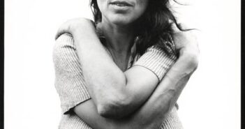 A pintora e escultora June Leaf, fotografada por Richard Avedon em 1975.Crédito...Richard Avedon/A Fundação Richard Avedon