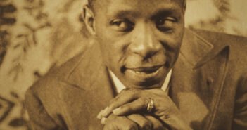 Amplamente considerado o pioneiro do sapateado rítmico, um estilo conhecido e celebrado no sapateado, John W. Bubbles abriu caminho para gerações de dançarinos que viriam a seguir. (Crédito da fotografia: Cortesia © Copyright All Rights Reserved/ Divulgação/ Unique Coloring ®/ por Daniel J. Middleton/ REPRODUÇÃO/ TODOS OS DIREITOS RESERVADOS)