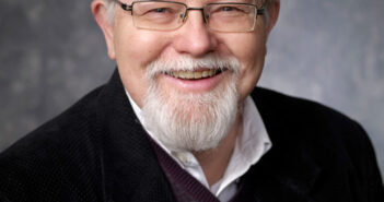 Richard Brettell, foi professor de arte e estudos estéticos de longa data e diretor fundador do Instituto Edith O'Donnell de História da Arte da Universidade do Texas em Dallas