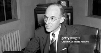 LOS ANGELES - 1º DE AGOSTO: Edward Wallerstein, presidente da Columbia Recording Corp. (Columbia Records). Foto datada de: 1º de agosto de 1940. Hollywood, CA. (Foto da CBS via Getty Images)