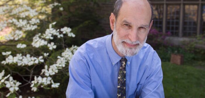 Michael Kammen era fascinado por paradoxos e contradições.Crédito...Universidade Cornell