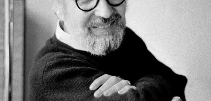 O diretor e roteirista Robert Benton em 1979, ano do lançamento de "Kramer vs. Kramer". Foi o filme de maior bilheteria do ano e ganhou cinco Oscars.Crédito...Chester Higgins Jr./The New York Times