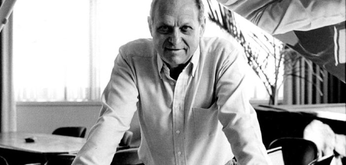 Sr. Charles em 1986. Treinado por eminências como Nadia Boulanger, David Diamond e Aaron Copland, ele originalmente pretendia ser um compositor de música de concerto. (Crédito...Damian Strohmeyer/The Denver Post, via Getty Images)