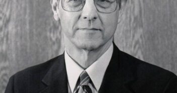 Teodoro Ziolkowski, em 1992. (Foto por Robert Matthews, Escritório de Comunicações)