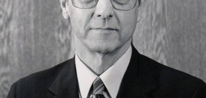 Teodoro Ziolkowski, em 1992. (Foto por Robert Matthews, Escritório de Comunicações)