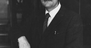 Hellmut Fritzsche, Professor Emérito de Física, 1927 a 2018 Arquivo Fotográfico da Universidade de Chicago, apf7-00289, Centro de Pesquisa de Coleções Especiais, Biblioteca da Universidade de Chicago