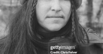 Retrato da poetisa Bernadette Mayer, Nova York, Nova York, 1985. (Foto de Chris Felver/Getty Images)