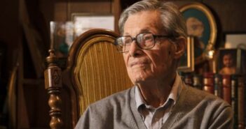 James E. Gunn Andy White, Escritório de Relações Públicas da KU