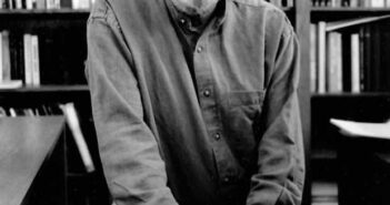 Martin Bernal, que lecionou em Cornell por quase 30 anos.Crédito...Harvey Ferdschneider