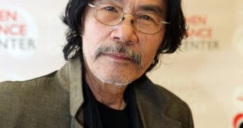 Sr. Chen em 2016. Ele combinou técnicas orientais e ocidentais para desenvolver o que ele chamou de “meu próprio vocabulário de movimentos”.Crédito...Jon Lee via Centro de Dança Chen