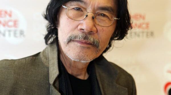 Sr. Chen em 2016. Ele combinou técnicas orientais e ocidentais para desenvolver o que ele chamou de “meu próprio vocabulário de movimentos”.Crédito...Jon Lee via Centro de Dança Chen