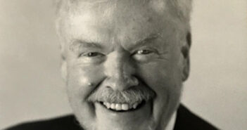 Victor K. McElheny, diretor fundador do Programa Knight de Jornalismo Científico do MIT. (Crédito da fotografia: Cortesia © Copyright All Rights Reserved/ Instituto de Tecnologia de Massachusetts ®/ REPRODUÇÃO/ TODOS OS DIREITOS RESERVADOS)