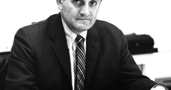 Carl Kaysen, professor emérito do MIT e especialista em segurança nacional. (Crédito da fotografia: Cortesia © Copyright All Rights Reserved/ Instituto de Tecnologia de Massachusetts ®/ REPRODUÇÃO/ TODOS OS DIREITOS RESERVADOS)