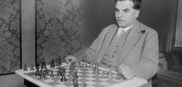 Richard Réti, foi campeão de xadrez da Tchecoslováquia em 1927, foi autor de vários livros sobre novas teorias do xadrez. (Crédito da fotografia: Cortesia © Copyright All Rights Reserved/ Ernst & Cesanek, Domínio público via Wikimedia Commons ®/ REPRODUÇÃO/ TODOS OS DIREITOS RESERVADOS)