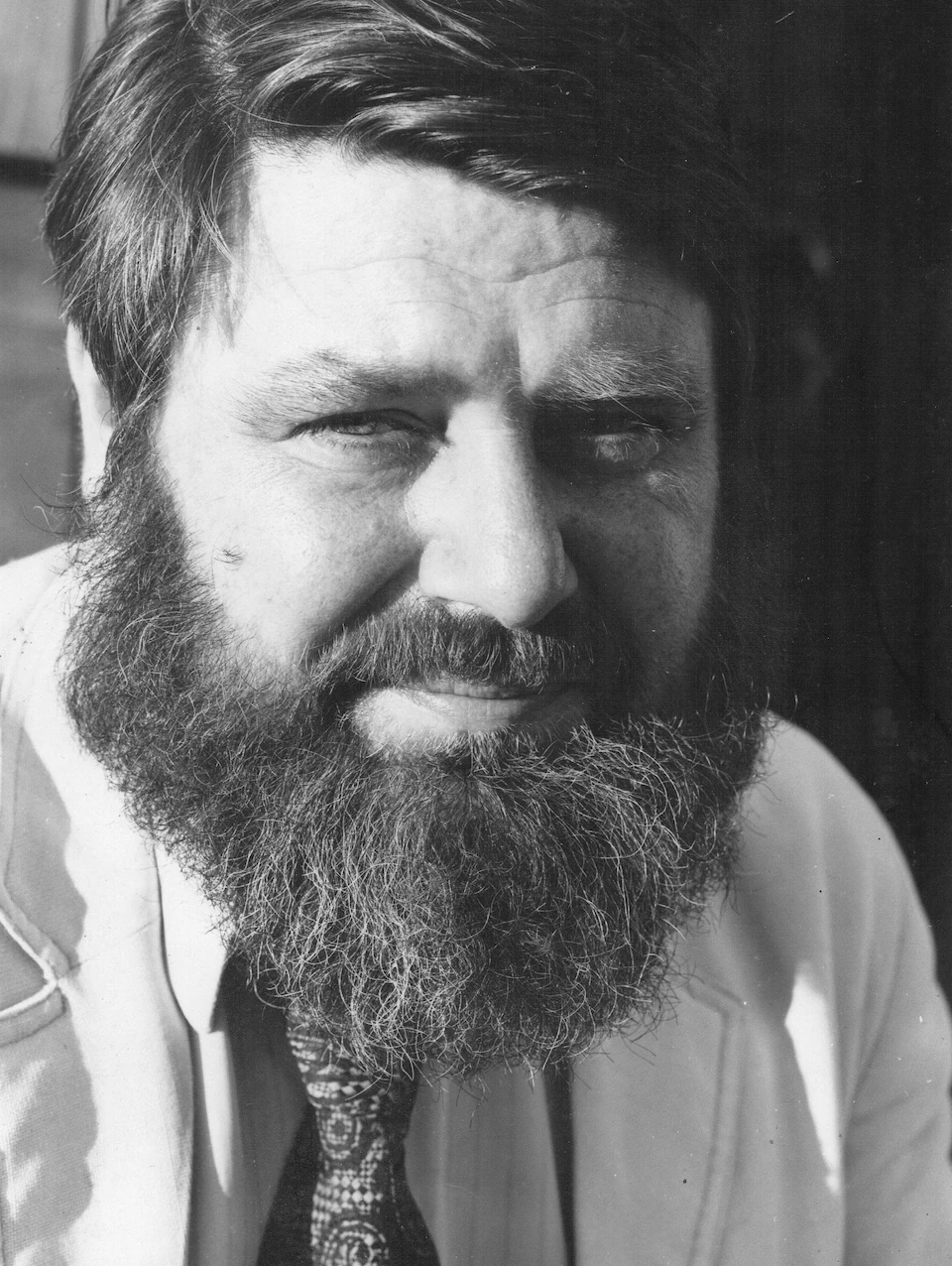 O professor Anthony Bryer, foi um historiador e palestrante.