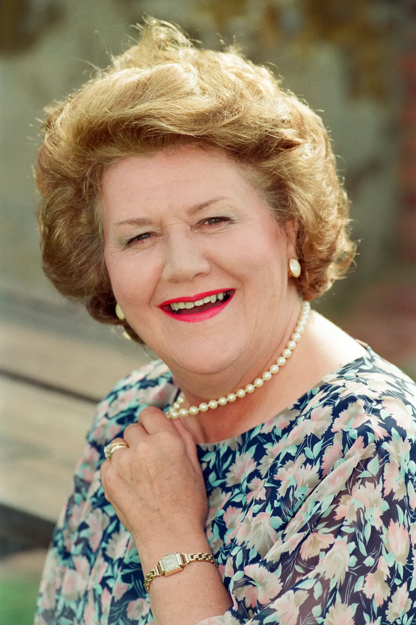 Patricia Routledge, vista aqui em 1992, interpretou Hyacinth Bucket na série de televisão da BBC "Keeping Up Appearances".Crédito...Dick Williams/Mirrorpix, via Getty Images