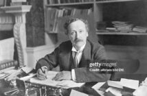 (Eingeschränkte Rechte für bestimmte redaktionelle Kunden na Alemanha. Direitos limitados para clientes editoriais específicos na Alemanha.) Herbert John Gladstone, *18.02.1854-06.03.1930+, estadista liberal britânico, em sua escrivaninha, data desconhecida, provavelmente 1910, foto de Reginald Haines (Foto de ullstein bild/ullstein bild via Getty Images)