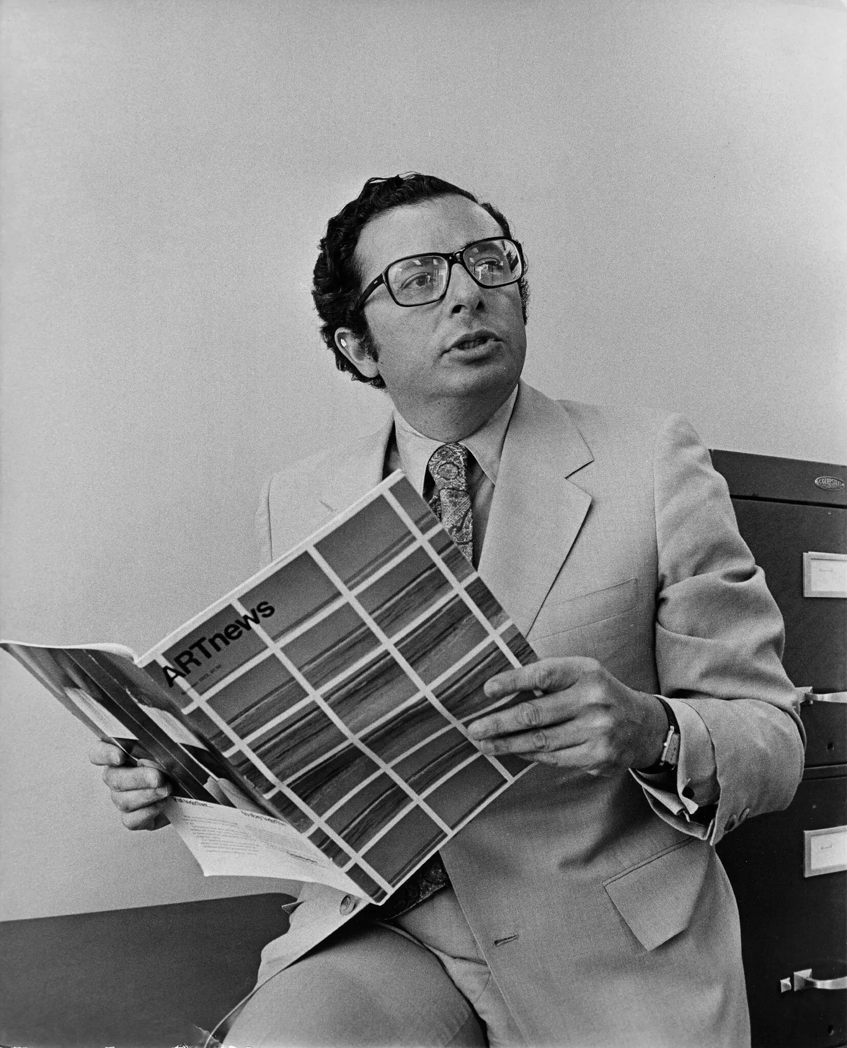 Milton Esterow em 1972, ano em que liderou um grupo de investidores na compra da ARTnews. Ele se tornou seu editor e diretor. William E. Sauro/The New York Times