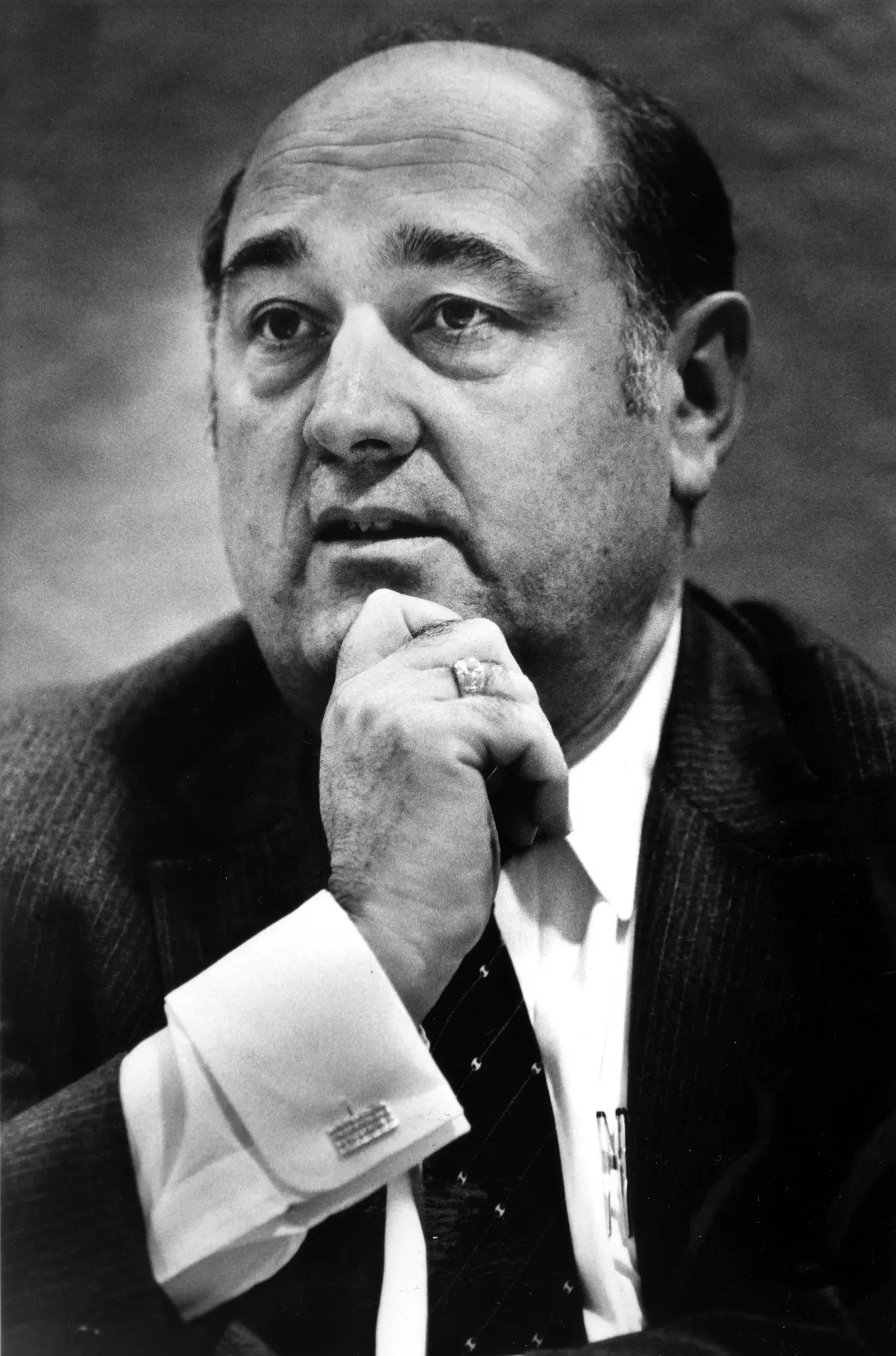 Robert F. Erburu, em 1985. (Crédito da fotografia: Cortesia © Copyright All Rights Reserved/ Managed/ Direitos autorais: Divulgação/ Bob Grieser/Los Angeles Times ®/ REPRODUÇÃO/ TODOS OS DIREITOS RESERVADOS)