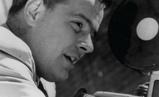 Pare Lorenz, foi escritor e diretor cujos filmes documentários de cunho social incluem “The Plow That Broke the Plains” e “The River”, ganhou notoriedade nacional em 1936 com seu primeiro filme, “The Plow That Broke the Plains” (O Arado que Abriu as Planícies), um documentário sobre a erosão do solo no Oeste americano, que ele produziu, escreveu e dirigiu para a Resettlement Administration (Administração de Reassentamento), uma agência do New Deal