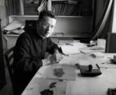 Raymond E. Brown, foi um influente estudioso bíblico católico romano de renome internacional, que lecionou no Seminário Teológico Union, foi autor de quase 40 livros, muitos sobre o Novo Testamento, incluindo estudos dos relatos evangélicos do nascimento e da morte de Jesus, foi um dos primeiros estudiosos católicos a aproveitar uma nova abertura dentro da Igreja Católica para os estudos bíblicos críticos, um desenvolvimento profundamente importante que se seguiu à encíclica de 1943 do Papa Pio XII