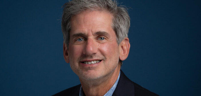 David Fantle, historiador de Hollywood, dedicou a vida a entrevistar celebridades da Era de Ouro, foi coautor do livro “Hollywood Heyday: 75 Candid Interviews with Golden Age Legends”, na qual obra traça o perfil de Lucille Ball, Bob Hope, Mickey Rooney, Debbie Reynolds e George Burns, todos os quais Fantle e seu coautor, Tom Johnson, conheceram pessoalmente