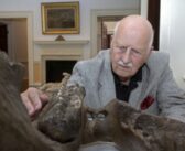 Ivor Noël Hume, foi um escritor e arqueólogo inglês autodidata, aclamado por seus pares como o “pai” da arqueologia histórica, dedicou 30 anos como arqueólogo-chefe de Colonial Williamsburg, estabelecendo o principal programa de pesquisa arqueológica histórica da América