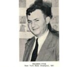 Reuben Fine, psicólogo e autor de muitos livros sobre xadrez e psicologia, foi um dos maiores gênios do xadrez dos EUA, enfrentou cinco campeões mundiais, com resultados significativos contra todos eles: Lasker (uma vitória), Capablanca (cinco empates), Alekhine (três vitórias, quatro empates e duas derrotas), Euwe (duas vitórias, três empates e duas derrotas) e Botvinnik (uma vitória e dois empates)