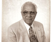 George Lenchner, foi um influente educador e autor de livros didáticos que fundou as Olimpíadas de Matemática, uma competição anual que envolve estudantes em todo o mundo, foi mencionado no livro “They Were on Omaha Beach” de Laurent Lefebvre, foi pioneiro no design e uso de retroprojetores para o ensino da matemática