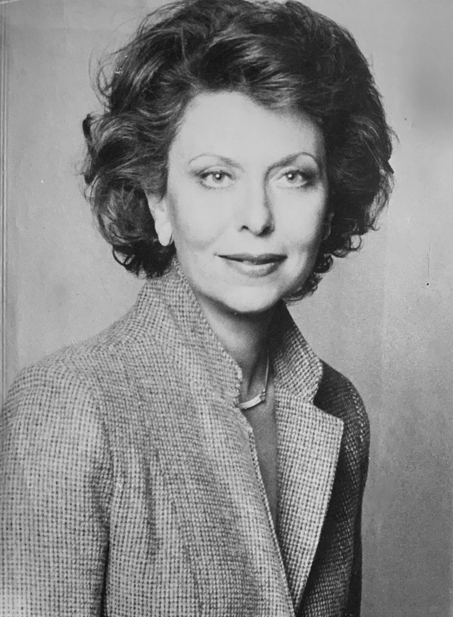 Barbara Gordon em uma foto sem data. Ela foi uma premiada produtora de documentários para a televisão, até que seu vício em drogas destruiu sua carreira. (Crédito da fotografia: Cortesia © Copyright All Rights Reserved/ Managed/ Direitos autorais: Divulgação/ Thomas Victor, via Harper & Row ®/ REPRODUÇÃO/ TODOS OS DIREITOS RESERVADOS)