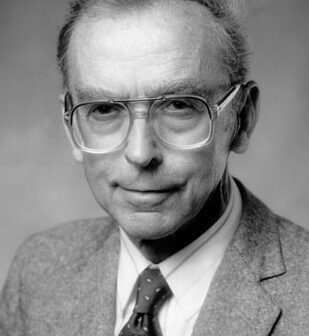 Robert W. Holley; ganhou o Prêmio Nobel por seu trabalho em genética. (História - Instituto Salk de Estudos Biológicos)