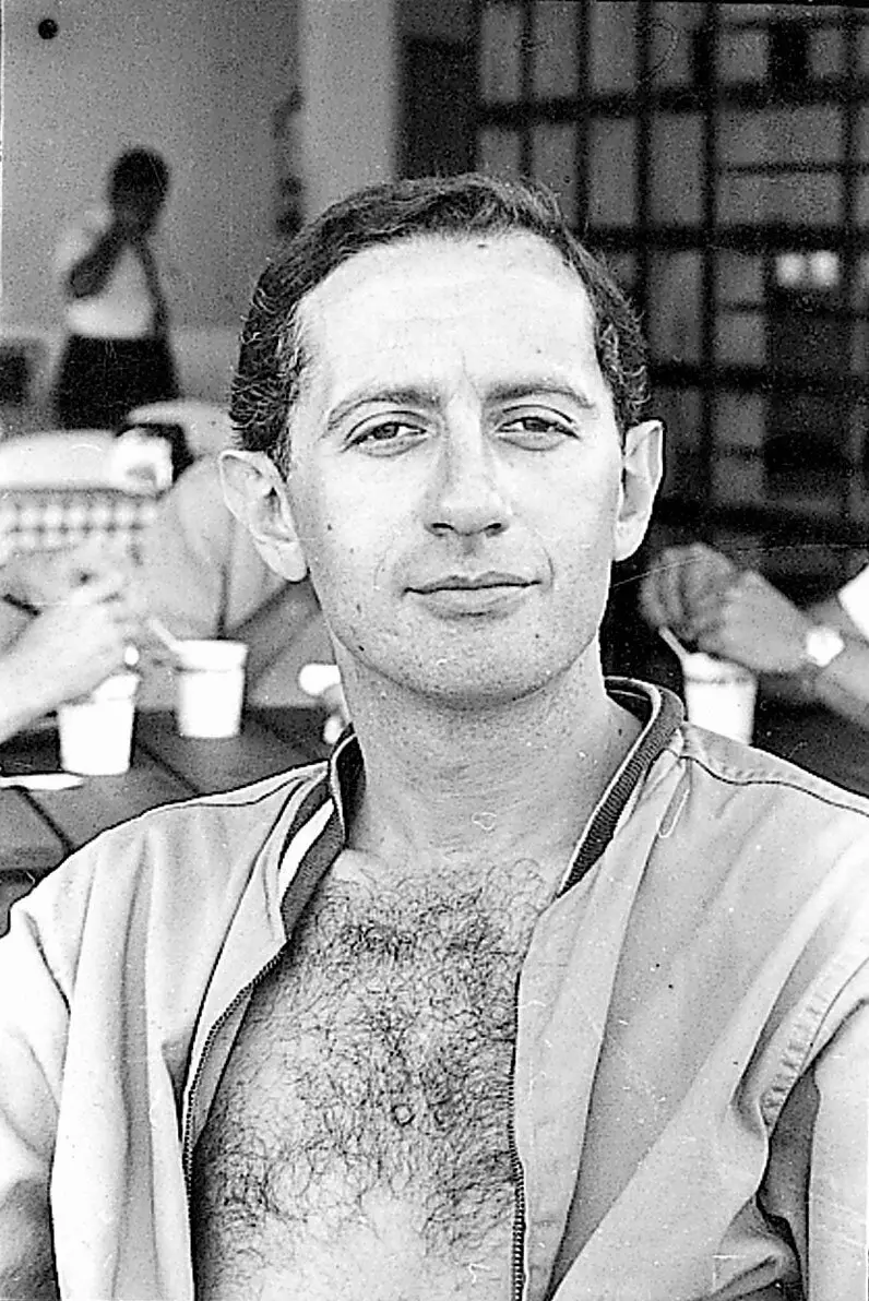 O Sr. Jacobs em uma foto sem data. Ele escreveu para a revista Mad por 57 anos. Via San Viviano