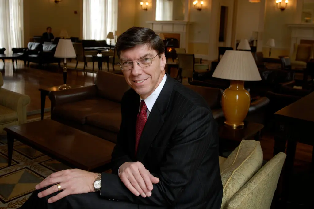 Clayton M. Christensen na Harvard Business School em 2006. Ele ingressou no corpo docente em 1992, após muitos anos como executivo. Jodi Hilton for The New York Times