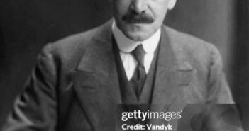 Herbert Louis Samuel, estadista e filósofo liberal, ocupou diversas pastas importantes sob o governo de Herbert Asquith, foi um dos principais arquitetos da grande legislação de reforma social que marcou o auge do liberalismo britânico, de 1906 à Segunda Guerra Mundial