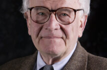 Roman Jackiw (1939-2023), titular da cátedra Jerrold Zacharias do Departamento de Física e professor emérito. Créditos: Foto cedida pelo Departamento de Física.