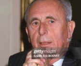 Jacques Fauvet, jornalista e escritor francês, escreveu vários livros, destaque para duas obras de carácter histórico que publicou: ‘‘A História do Partido Comunista Francês’’ (1964 e 1965) e ‘‘A Quarta República’’ (1959)