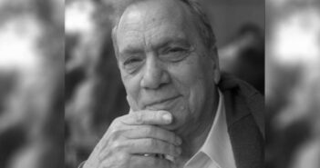 Julio Roberto Katinsky, foi arquiteto e urbanista, designer e professor emérito, sua produção arquitetônica inclui trabalhos de relevância nacional e internacional, como a colaboração no Pavilhão do Brasil na Expo 70, em Osaka, no Japão, coordenado por Paulo Mendes da Rocha; a Central Telefônica de Campos do Jordão, desenvolvida ao lado de Ruy Ohtake; e o Teatro Municipal Brás Cubas, em Santos, projetado com Oswaldo Corrêa Gonçalves e Abrahão Sanovicz