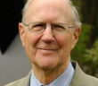 John Wilmerding, professor emérito de arte e arqueologia e figura monumental na arte americana. Foto de John Blazejewski