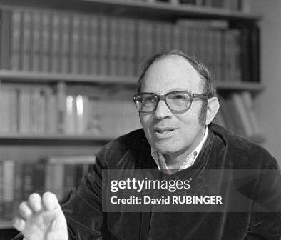 Yuval Neeman, foi fundador do programa espacial de Israel e figura importante nos esforços nucleares do país, foi um pioneiro no programa nuclear de Israel, atuando como membro da Comissão de Energia Nuclear do país de 1952 a 1961 e como diretor científico de um dos reatores nucleares de Israel nos dois anos seguintes
