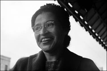 Rosa Parks, foi pioneira pela igualdade dos direitos civis nos EUA.